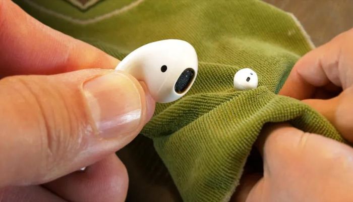 Dry Your Airpod With Cloth