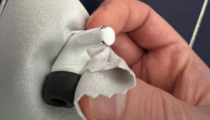 Clean The AirPods And The Charging Case