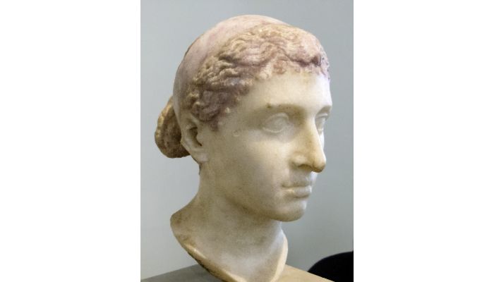 Cleopatra (180IQ)
